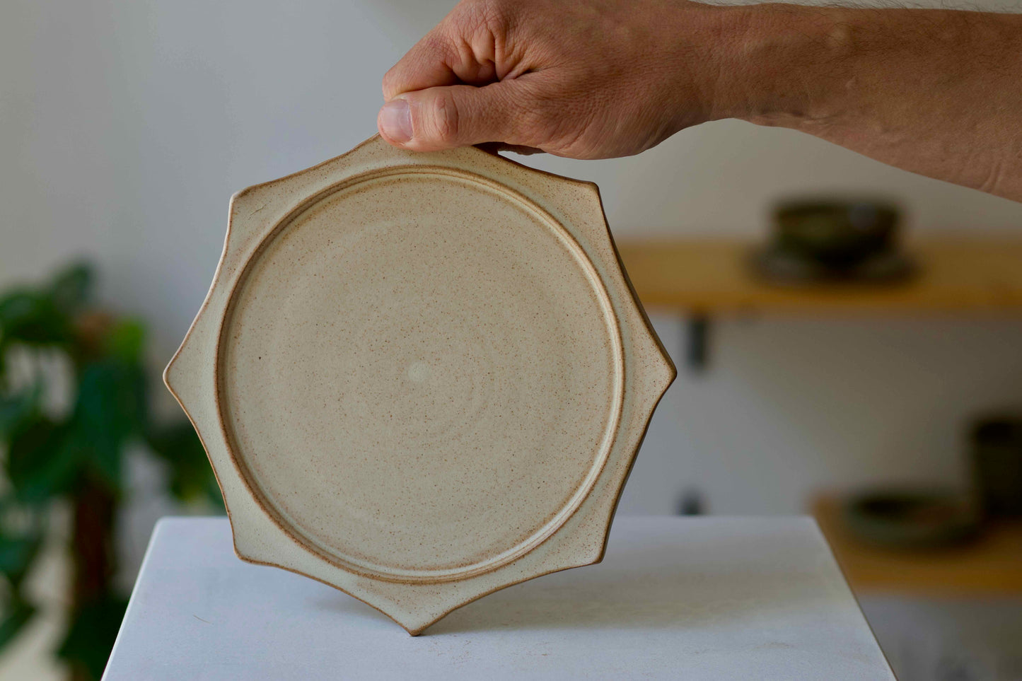 FACETED PLATE - IVORY