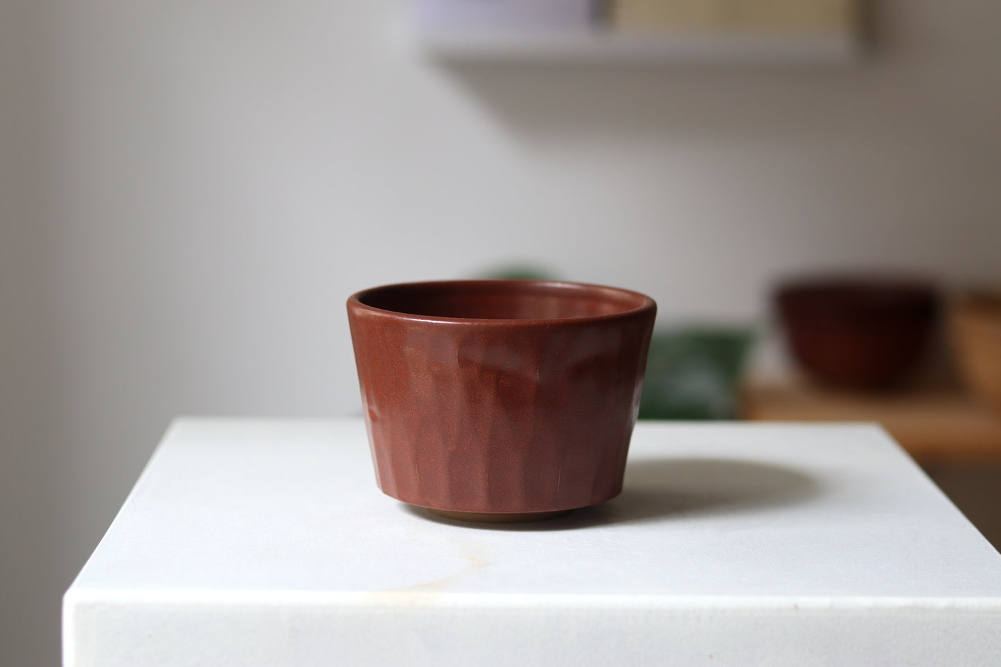 FACETED TEA CUP - BURGUNDY