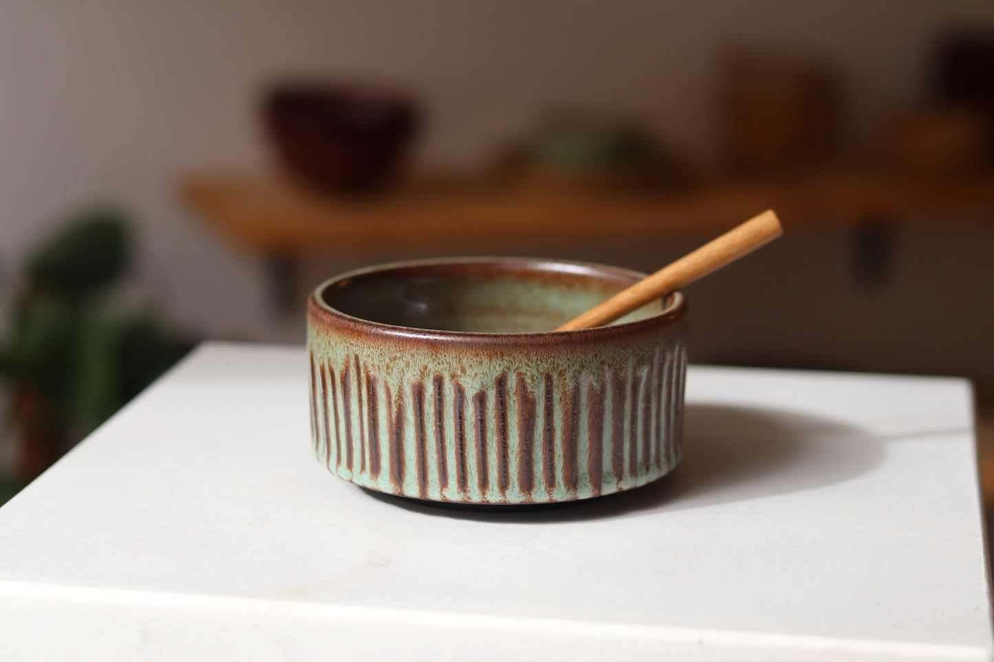 FACETED BOWL - GREEN